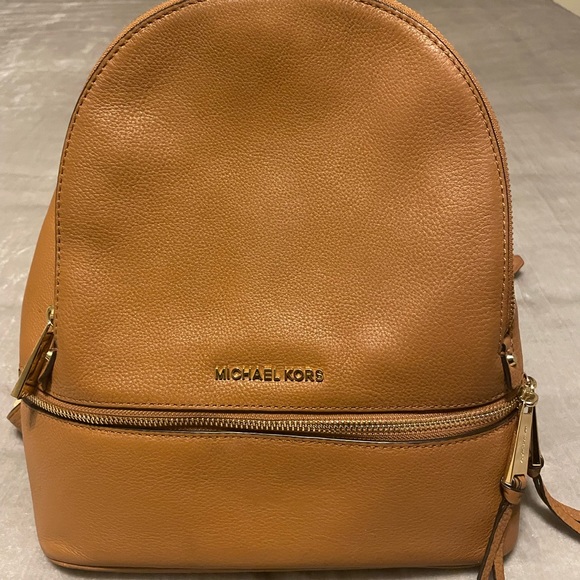 Michael Kors Rhea Medium Leather backpack - Picture 2 of 6